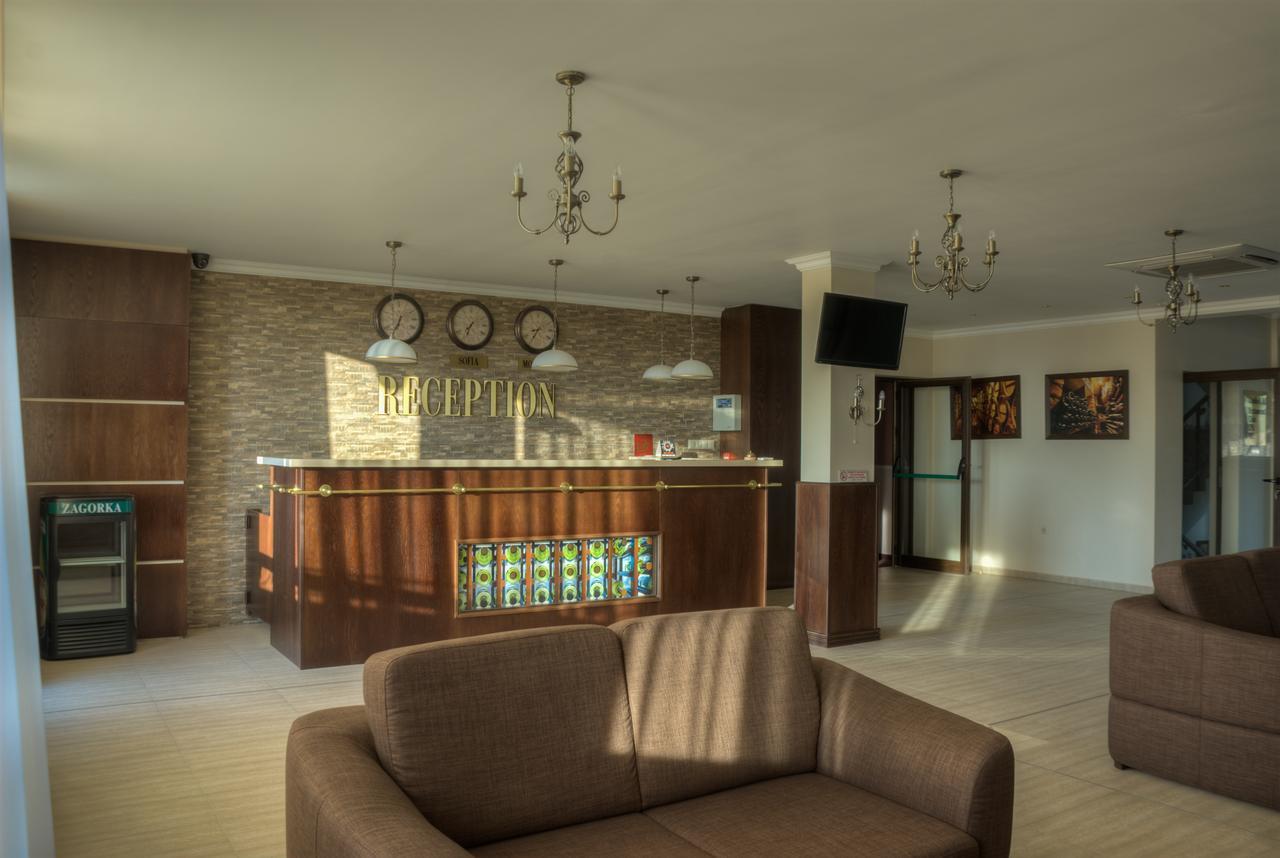 Hotel Chateau Des Bergers Тарговыште Экстерьер фото