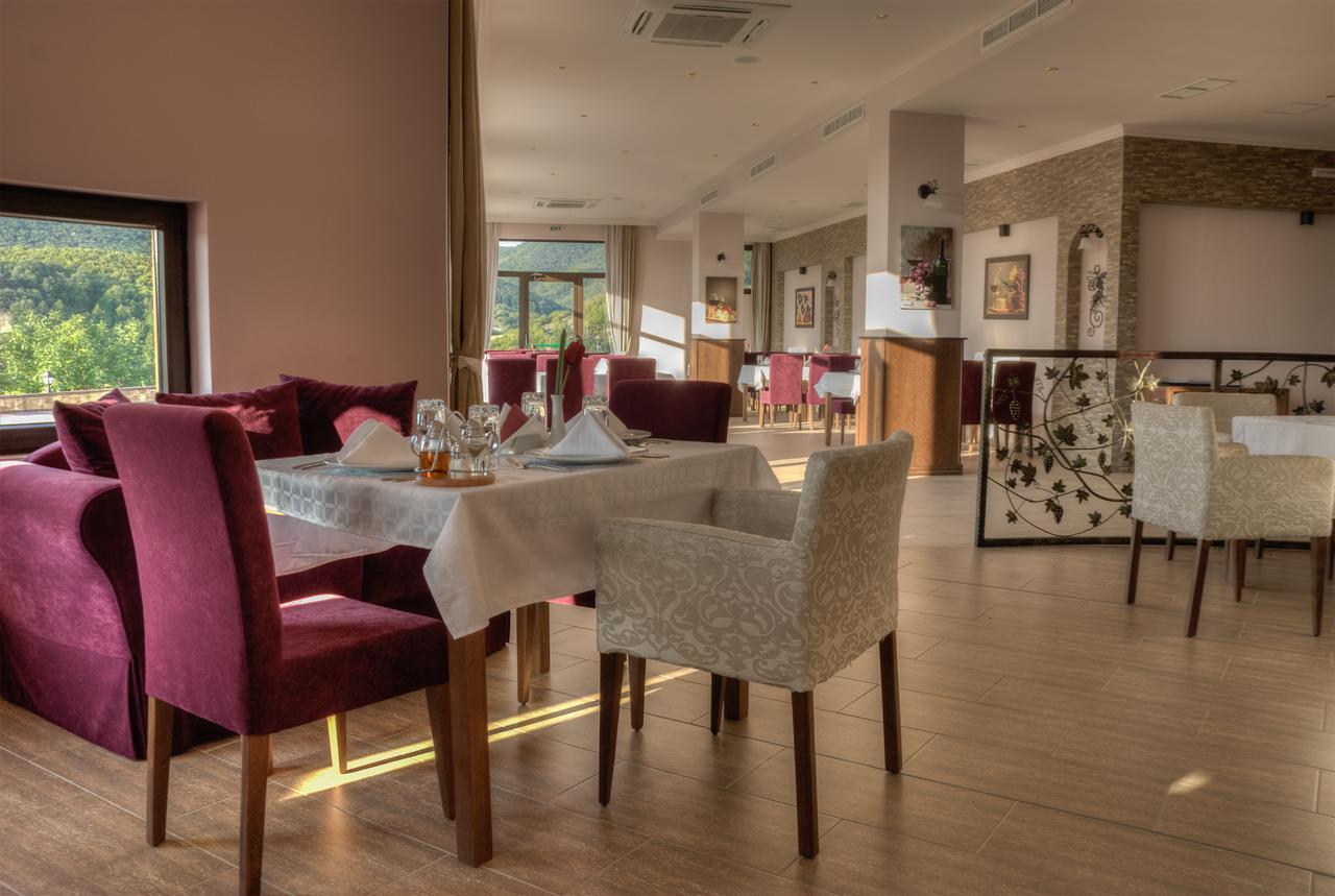 Hotel Chateau Des Bergers Тарговыште Экстерьер фото