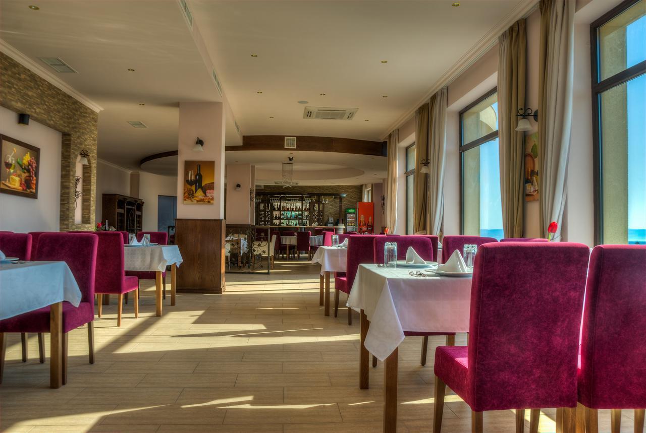 Hotel Chateau Des Bergers Тарговыште Экстерьер фото