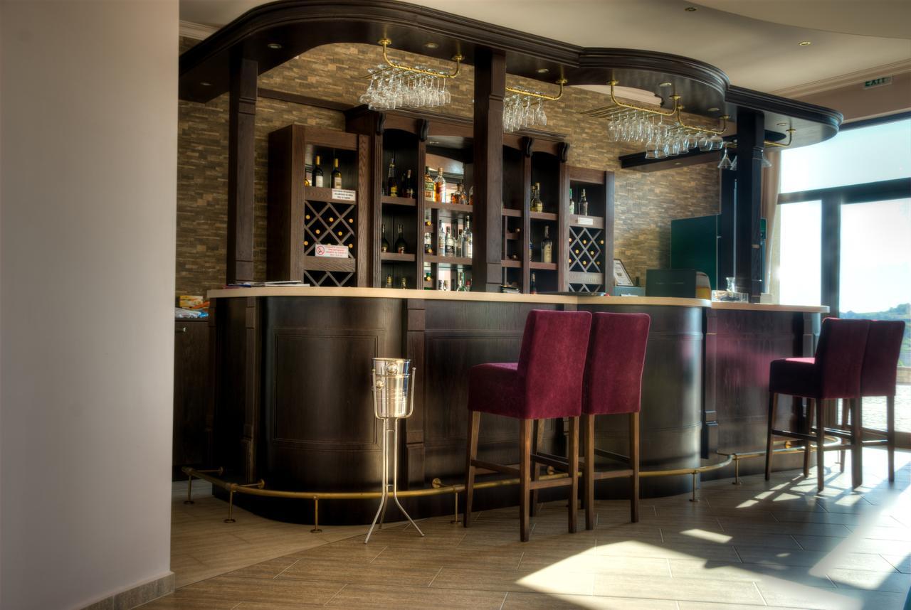 Hotel Chateau Des Bergers Тарговыште Экстерьер фото