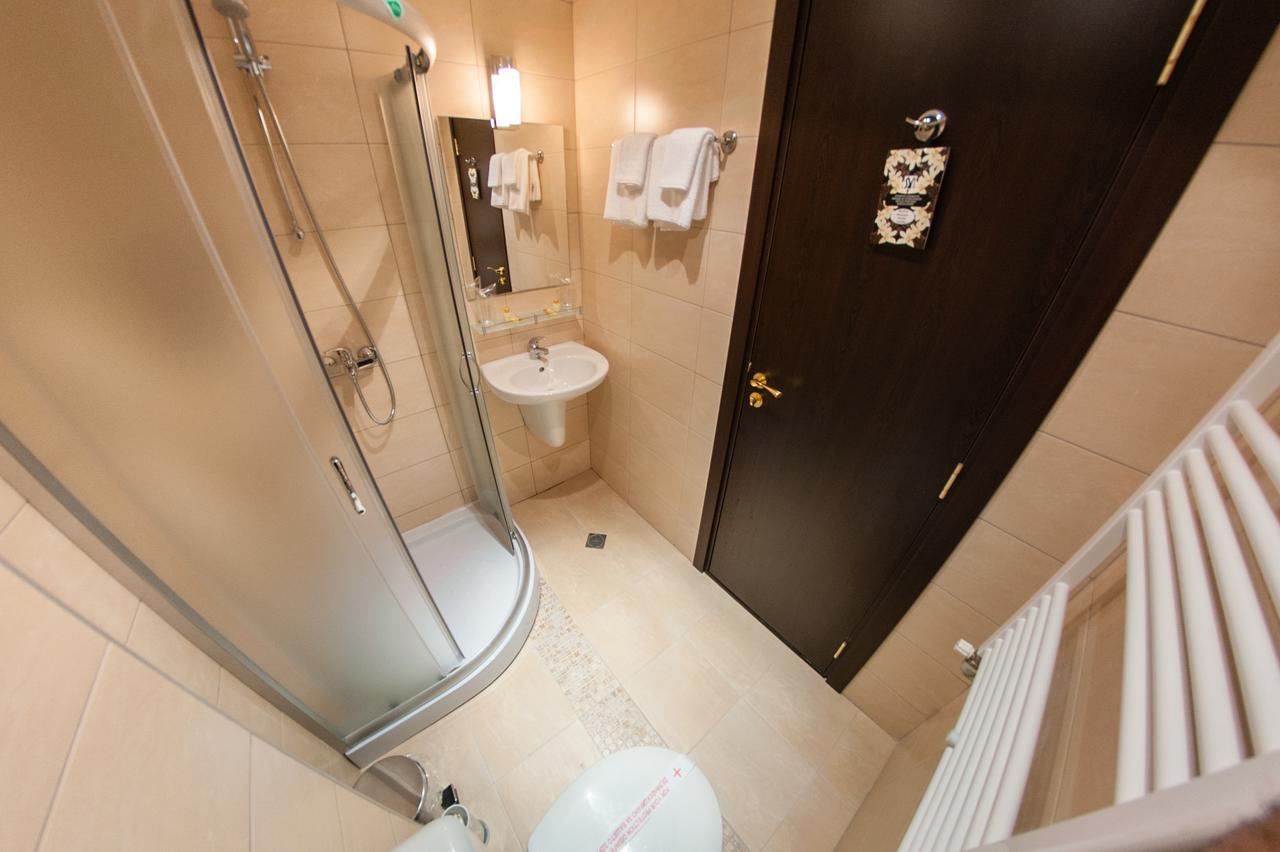 Hotel Chateau Des Bergers Тарговыште Экстерьер фото