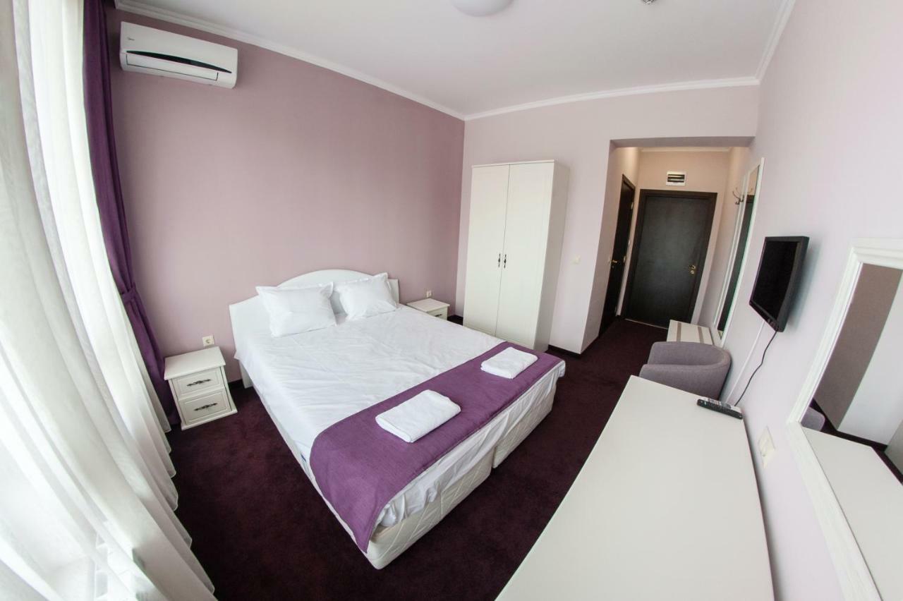 Hotel Chateau Des Bergers Тарговыште Экстерьер фото
